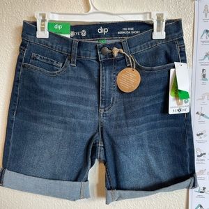 1 DAY FLASH SALE 🔥🔥 Blue Bermuda shorts.NWT.